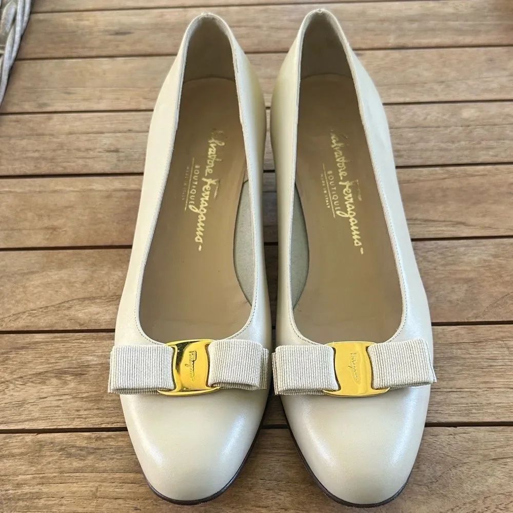 Salvatore Ferragamo Vara Beige Leather Pump 10